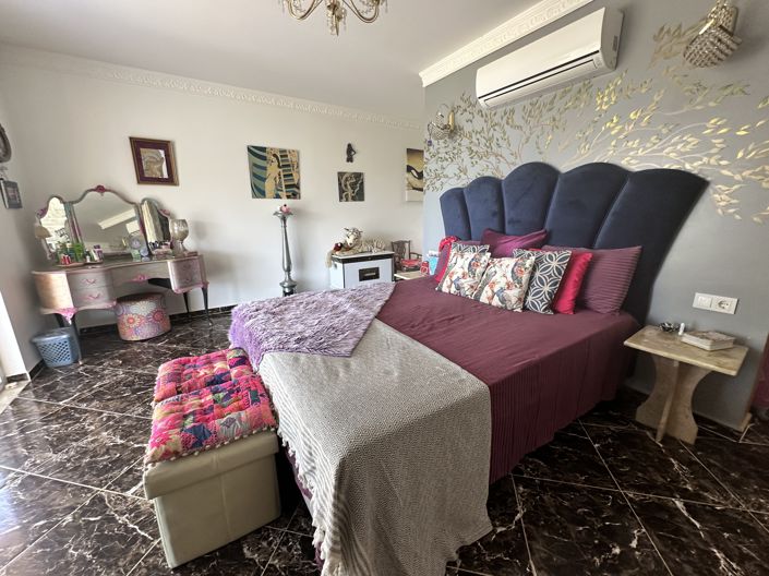 Image No.17-7 Bed Villa for sale