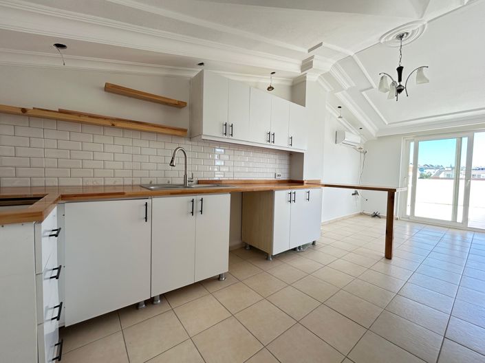 Image No.10-3 Bed Apartment for sale