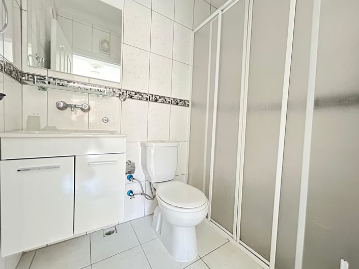 Image No.24-3 Bed Apartment for sale