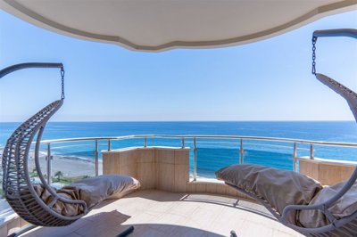 Immaculate Seafront Apartment in Mahmutlar, Alanya For Sale - Breathtaking sea views from the balcony