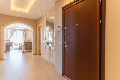 Immaculate Seafront Apartment in Mahmutlar, Alanya For Sale - Entrance hallway