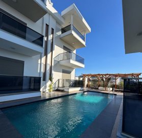Sizeable Duplex Property For Sale In Manavgat, Antalya - Modern complex with a communal pool