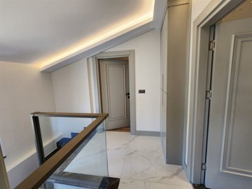 Sizeable Duplex Property For Sale In Manavgat, Antalya - Upper floor landing