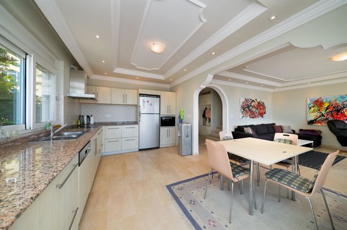 Image No.8-4 Bed Villa for sale