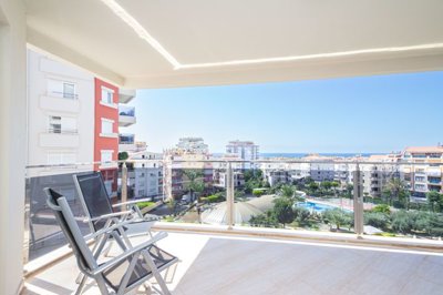 Impressive Sea View Apartment In Cikcilli, Alanya For Sale - Spacious balcony