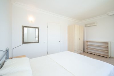 Impressive Sea View Apartment In Cikcilli, Alanya For Sale - Relaxing bedroom