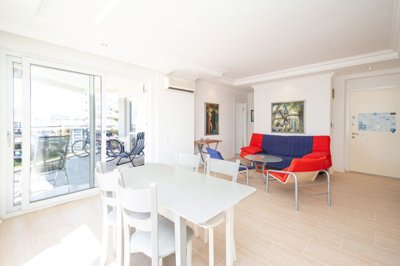 Impressive Sea View Apartment In Cikcilli, Alanya For Sale - Large, bright and airy living space