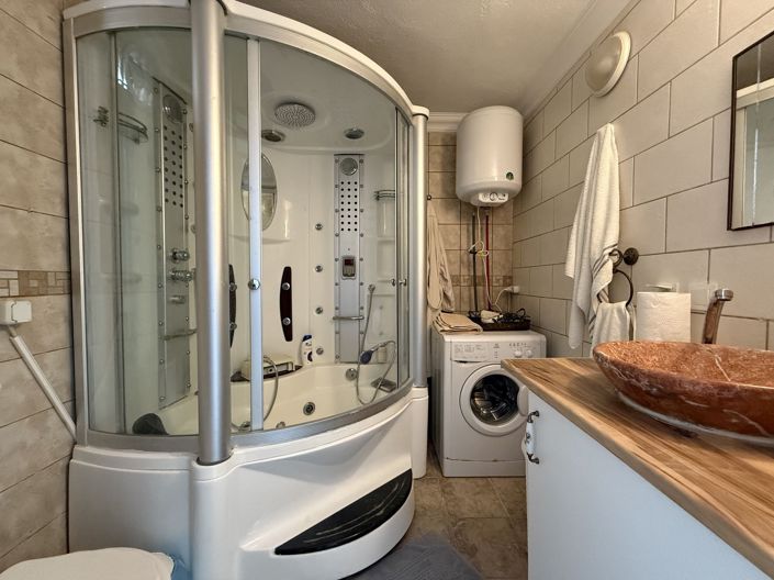 Image No.12-10 Bed Villa for sale