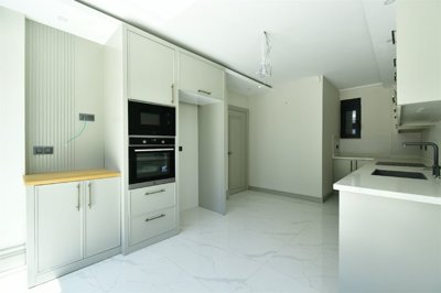 Upscale Property For Sale In Manavgat, Antalya - Fully installed kitchen with white goods