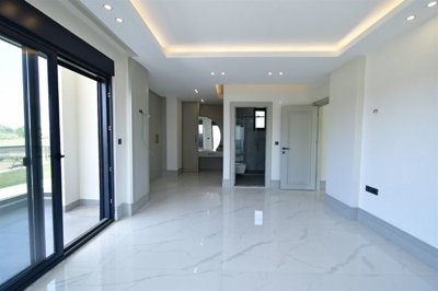 Upscale Property For Sale In Manavgat, Antalya - Bright airy bedroom