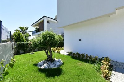 Upscale Property For Sale In Manavgat, Antalya - Gorgeous plants and trees