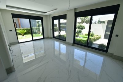 Upscale Property For Sale In Manavgat, Antalya - Large living room with garden access