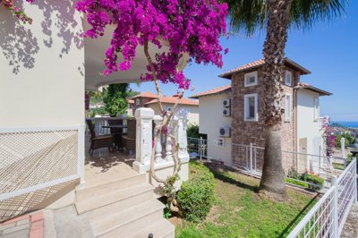 An Alluring Hillside Villa In Alanya For Sale - Exterior garden and balcony