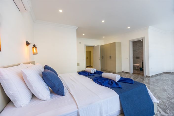 Image No.14-5 Bed Villa for sale