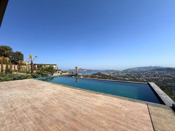 Exceptional Villa With An Infinity Pool & Sea Views For Sale In Bodrum - Private pool and sunbathing terraces