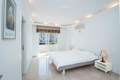 Immaculate Furnished Apartment For Sale In Cikcilli, Alanya - Master bedroom with ensuite