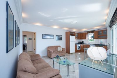Immaculate Furnished Apartment For Sale In Cikcilli, Alanya - Lounge through to the kitchen