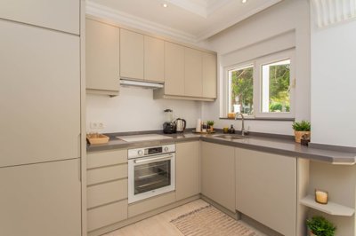 Sophisticated Alanya Apartment For Sale – Modern fully fitted kitchen