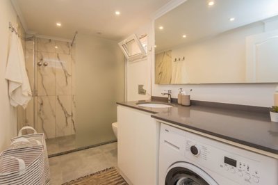 Sophisticated Alanya Apartment For Sale – Luxury main bathroom