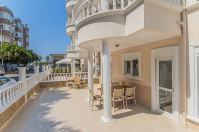 Sophisticated Alanya Apartment For Sale – Large balcony/terrace