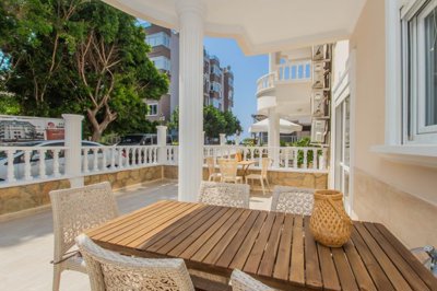 Sophisticated Alanya Apartment For Sale – Outdoor dining spot