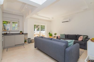 Sophisticated Alanya Apartment For Sale – Living area and kitchen
