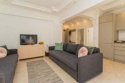 Sophisticated Alanya Apartment For Sale – Lounge and kitchen