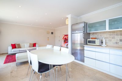Meticulous Apartment For Sale With Sea Views In Cikcilli, Alanya - Kitchen to the lounge
