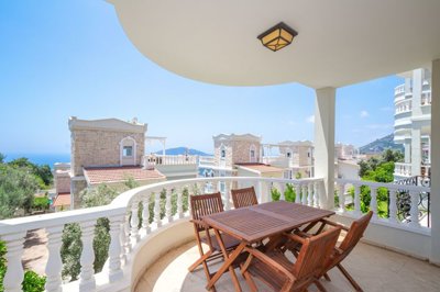 Meticulous Apartment For Sale With Sea Views In Cikcilli, Alanya - Balcony with amazing views