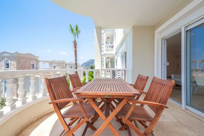 Meticulous Apartment For Sale With Sea Views In Cikcilli, Alanya - Great-size balcony