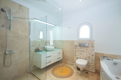 Meticulous Apartment For Sale With Sea Views In Cikcilli, Alanya - Luxurious bathroom
