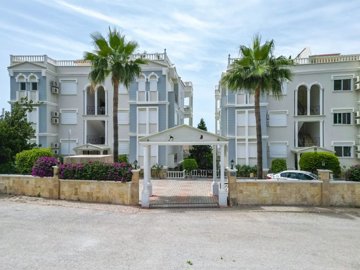 Meticulous Apartment For Sale With Sea Views In Cikcilli, Alanya - Complex entrance