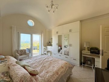 Bodrum Villa For Sale In Yalikavak Near The Marina & Beach - Huge double bedroom