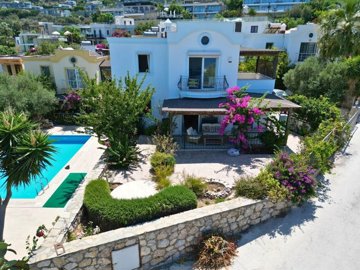 Bodrum Villa For Sale In Yalikavak Near The Marina & Beach - Established private garden