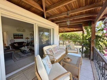 Bodrum Villa For Sale In Yalikavak Near The Marina & Beach - Great for outdoor dining