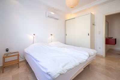 Flawless Two-Bedroom Apartment For Sale In Oba, Alanya – Large double bedroom