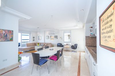 Flawless Two-Bedroom Apartment For Sale In Oba, Alanya – Open-plan living area