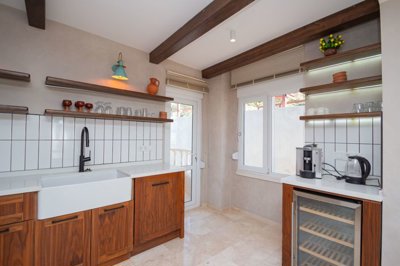Exceptional Alanya Property For Sale In Tepe - Fully fitted kitchen with ceiling beams