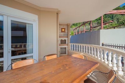 Exceptional Alanya Property For Sale In Tepe - Large balcony with BBQ