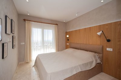 Exceptional Alanya Property For Sale In Tepe - Double bedroom with sea view balcony