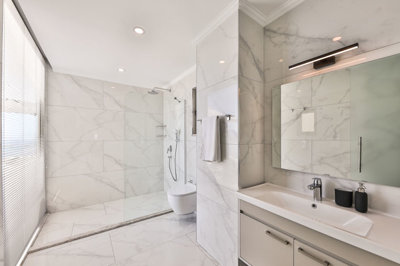 A Luxury 5-Bedroom Sea View Antalya Villa For Sale - A luxurious bathroom