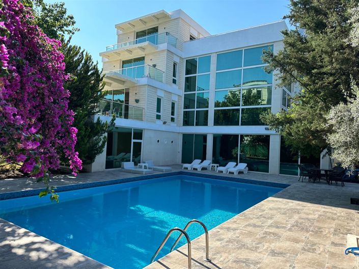 Image No.1-7 Bed Villa for sale