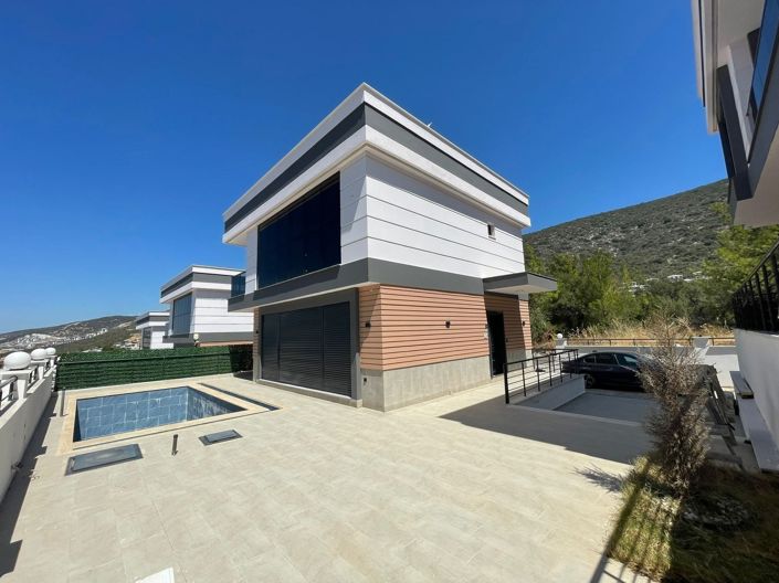 Image No.1-3 Bed Villa for sale