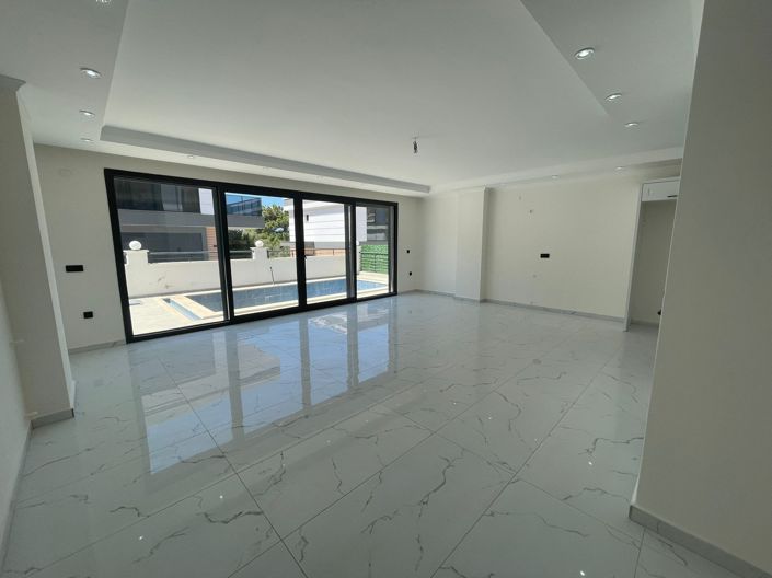 Image No.6-3 Bed Villa for sale