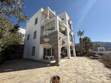 1 - Gumusluk, Villa