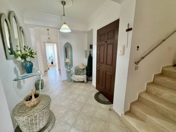 Sea View Fethiye Apartment For Sale Near The Promenade - Entrance hallway