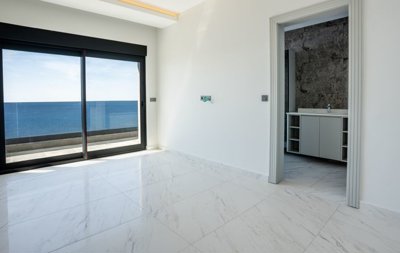 Sea View Apartment For Sale In Alanya - Luxury ensuite bedroom 