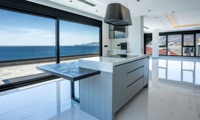 Sea View Apartment For Sale In Alanya - High quality kitchen with sea views