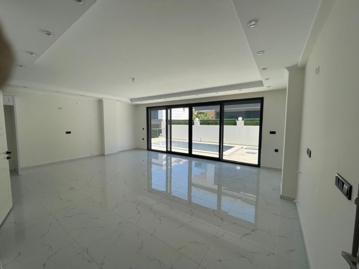 Image No.5-3 Bed Villa for sale