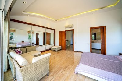 Exceptional Fully Furnished Penthouse For Sale In Alanya - Huge master bedroom with balcony and ensuite